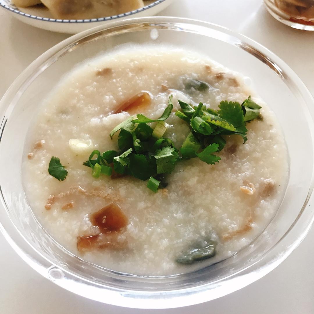 十五分钟快手之香滑皮蛋瘦肉粥(附五分钟电饭煲电压力锅更快捷方法)