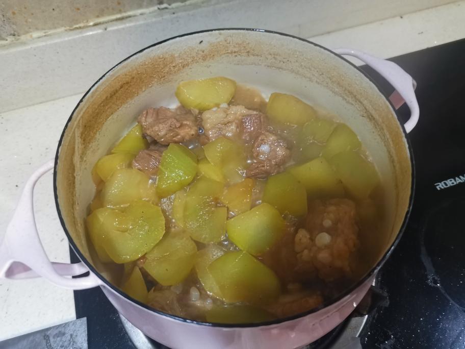 超级简单美味的莴笋排骨