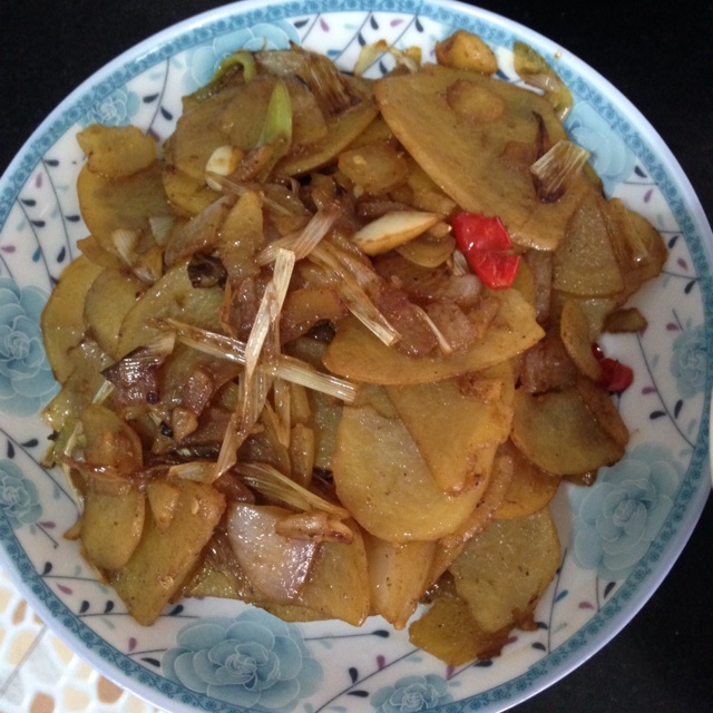 边吃边流泪的「孜然土豆片」