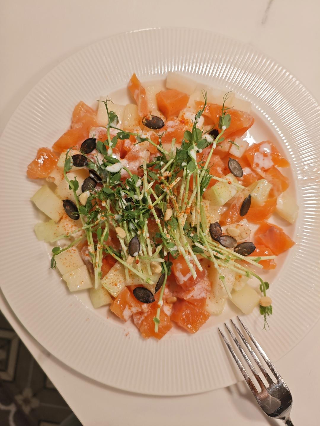 腌比目鱼配酸奶、西瓜、葵花籽和七味唐辛子 Cured Fluke with Yogurt, Watermelon, Sunflower Seeds, and Togarashi
