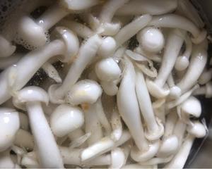 抹嘴的蛋黄焗白玉菇，不油炸【首发】的做法 步骤5