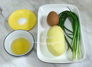 简单快手家常菜丨鸡蛋炒土豆丝的做法 步骤1