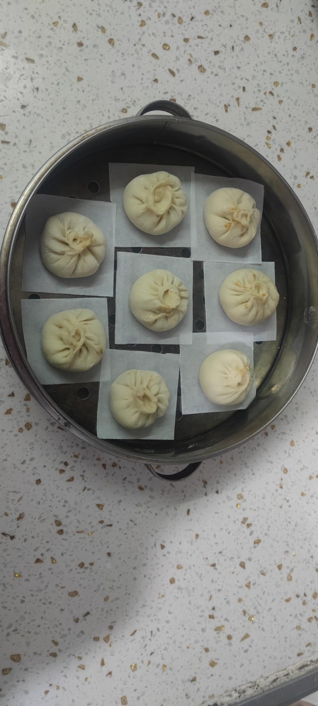 云朵般松软爆浆蜜汁叉烧包