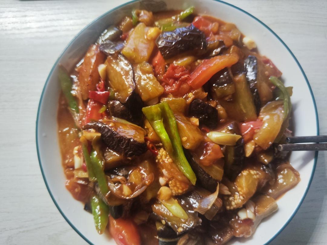 红烧茄子（佐西红柿尖椒）