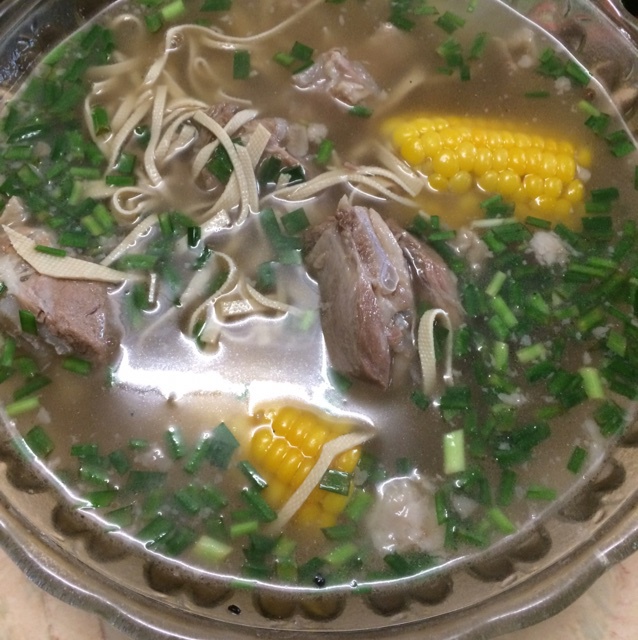 红烧排骨炖玉米