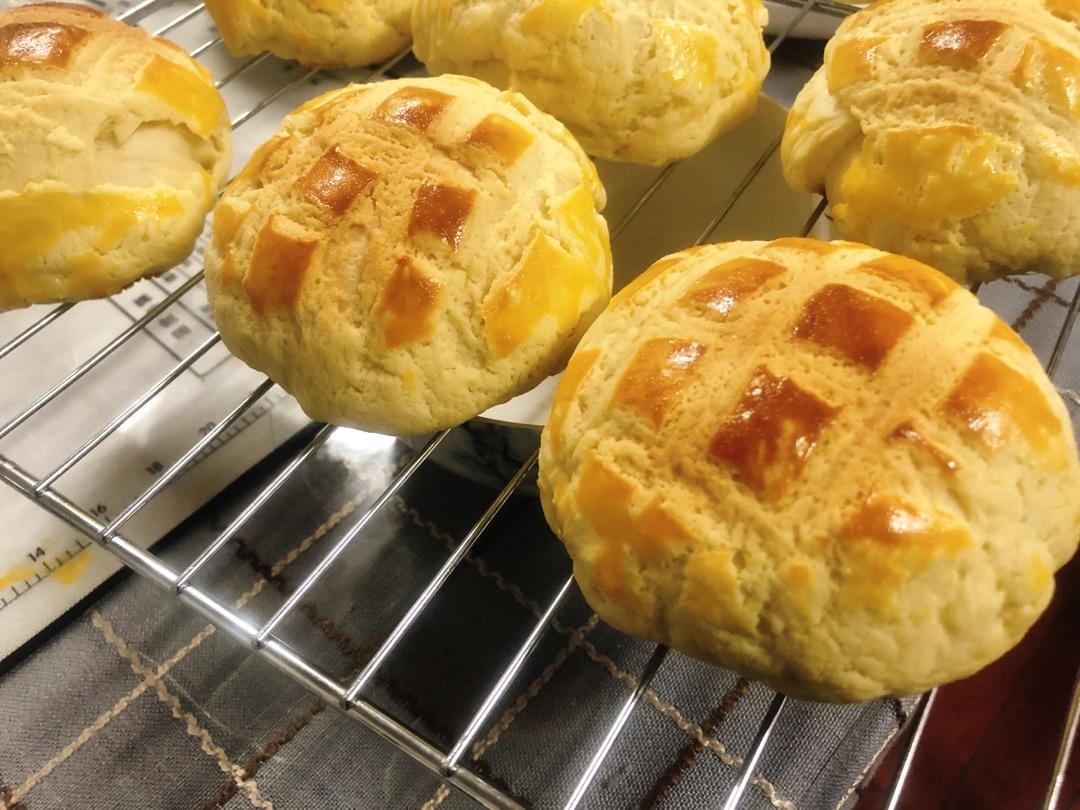 好吃到炸裂的港式菠萝包（附带制作酥皮的小视频）