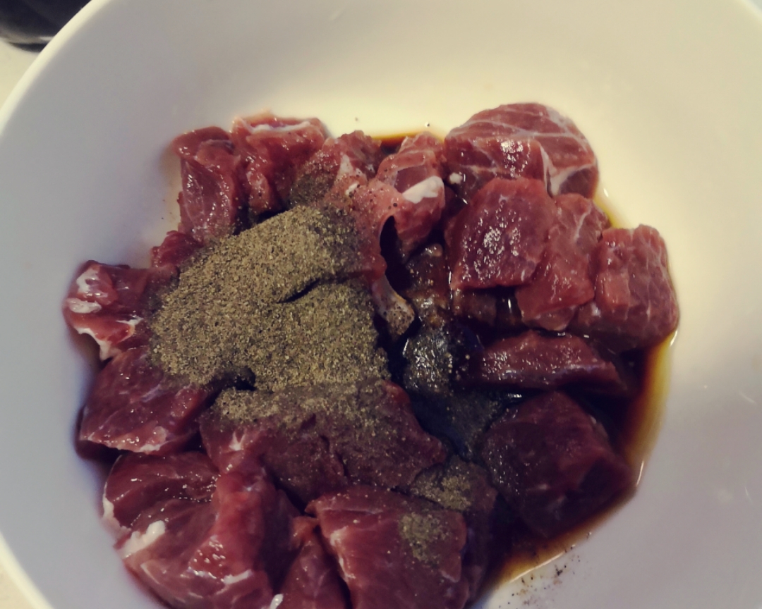 黑胡椒牛肉粒～～自创菜品，比煎牛排还好吃的做法 步骤3