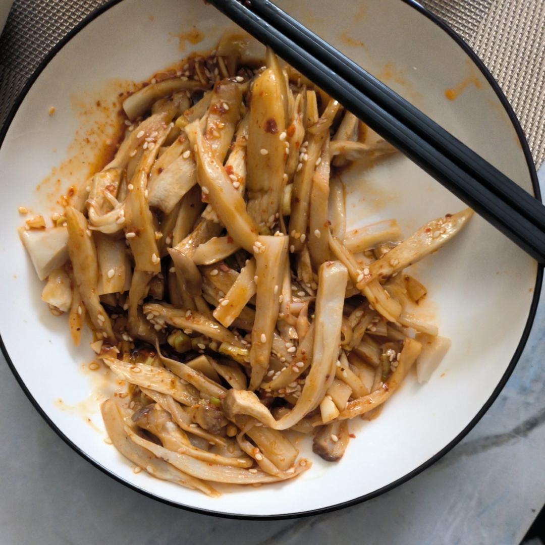 比肉还好吃的【手撕凉拌杏鲍菇】，上桌扫光光