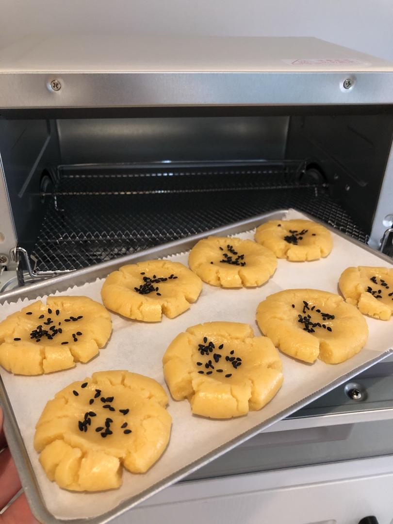 轻轻一按就碎掉的原味桃酥（不输猪油版）