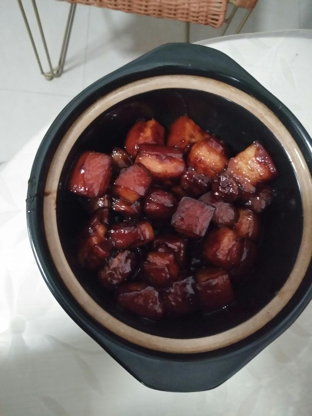 吃着碗里望着锅里的红烧肉