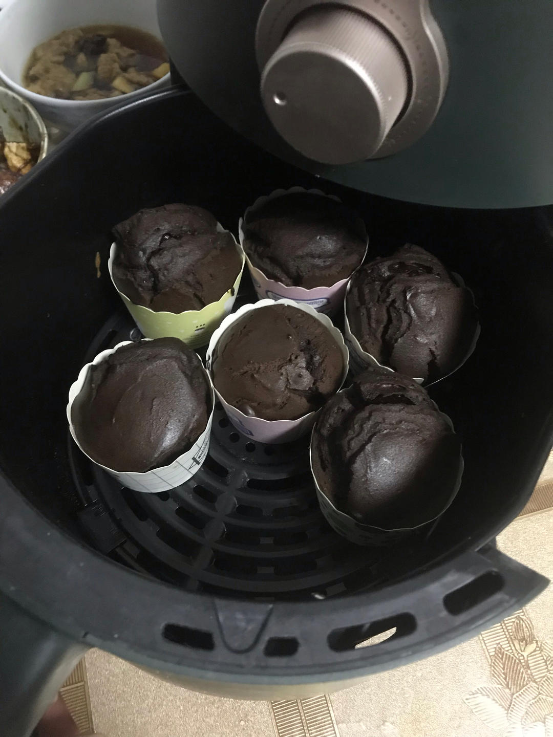超好吃的巧克力熔岩蛋糕🍰 一口爆浆！免打发！