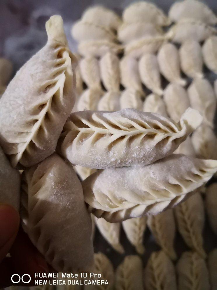 韭菜猪肉饺子(最简单最好吃又最多汁的饺子)