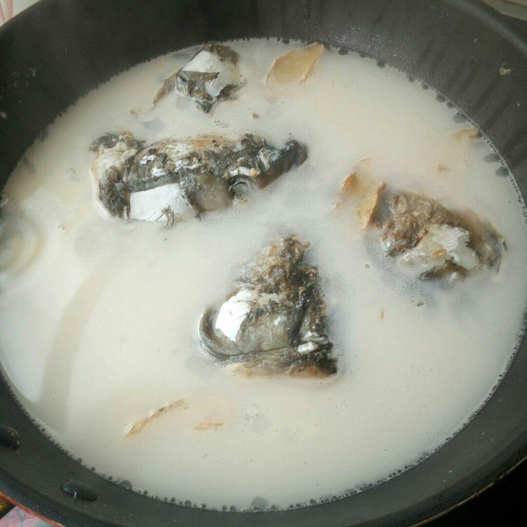 鱼头豆腐汤