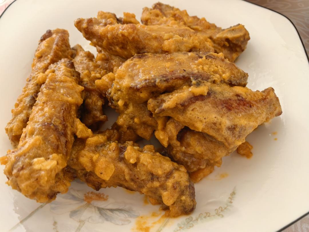 【鸡翅新吃法】咸蛋黄焗鸡翅