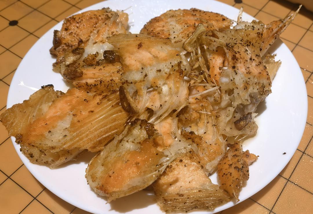 超简快手香煎三文鱼骨