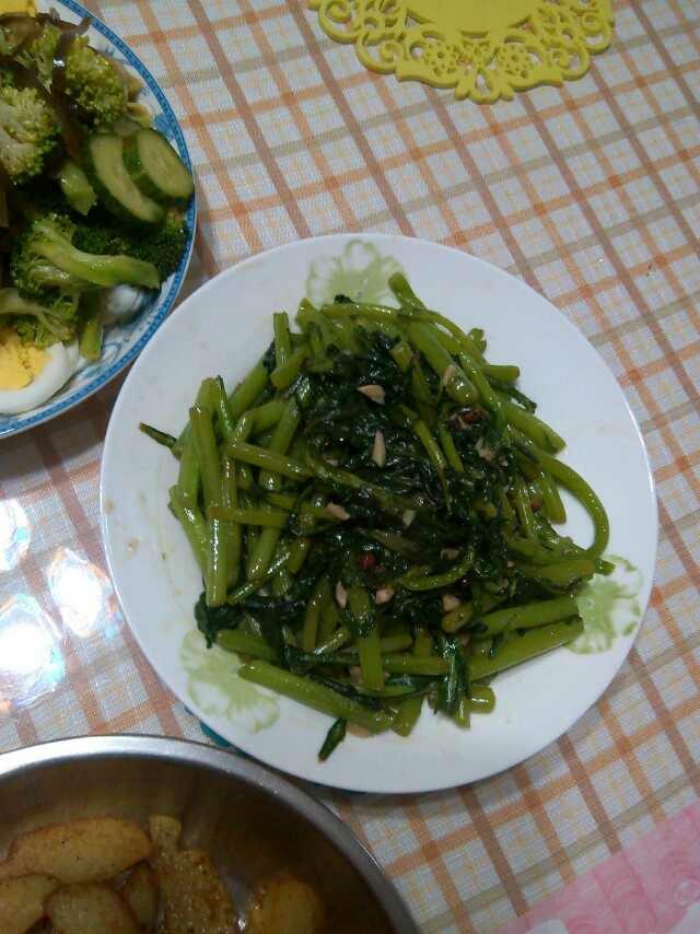 上班族的快手简单晚餐——蒜蓉茼蒿