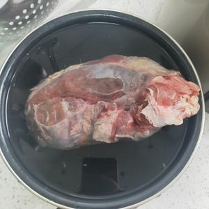 高压锅版酱牛肉的做法 步骤1