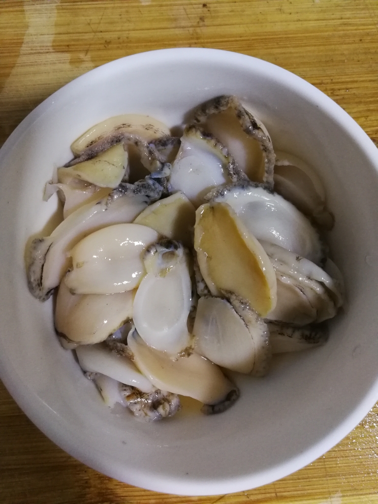 鲍鱼新吃法—丝瓜鲍鱼汤的做法 步骤1