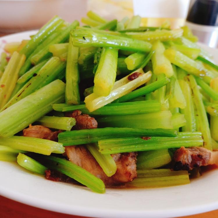 芹菜炒肉