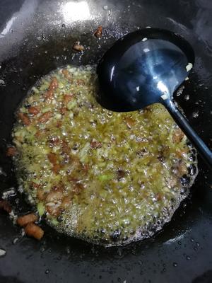 酱炒豌豆的做法 步骤2