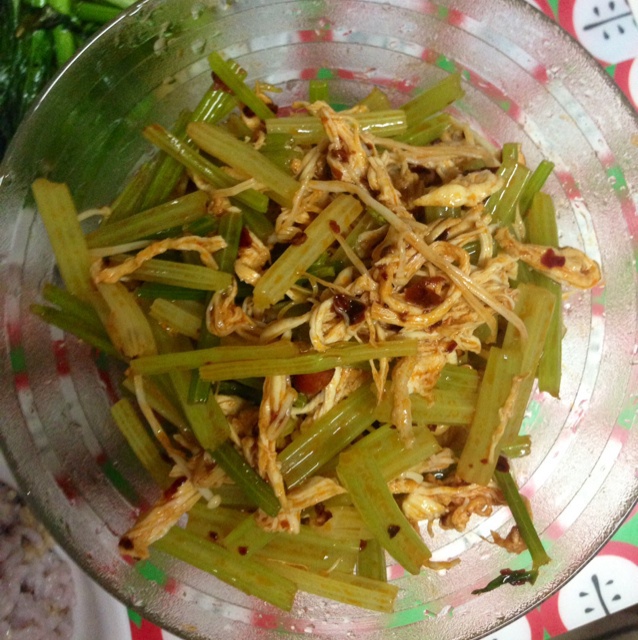 香芹凉拌手撕鸡胸肉 低卡减肥方便快捷~