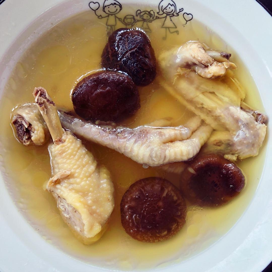 香菇炖鸡汤