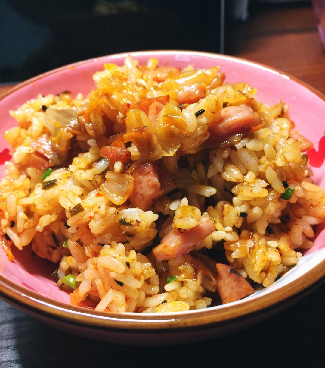 【在当地吃得开吗？泰国篇】
被名厨洪锡天和吕珍九大赞的泡菜炒饭BY李珉宇 김치볶음밥