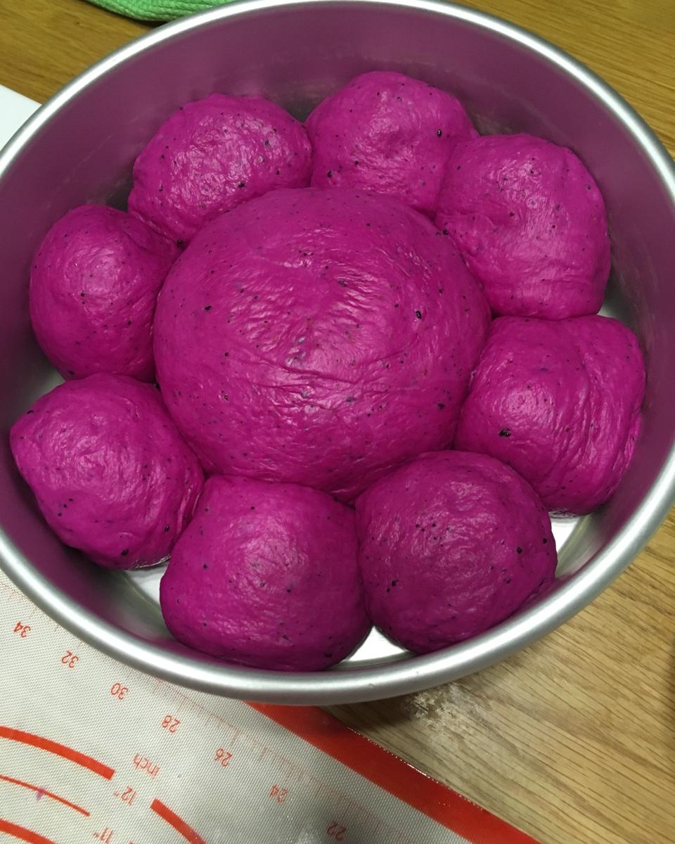 火龙果花朵面包