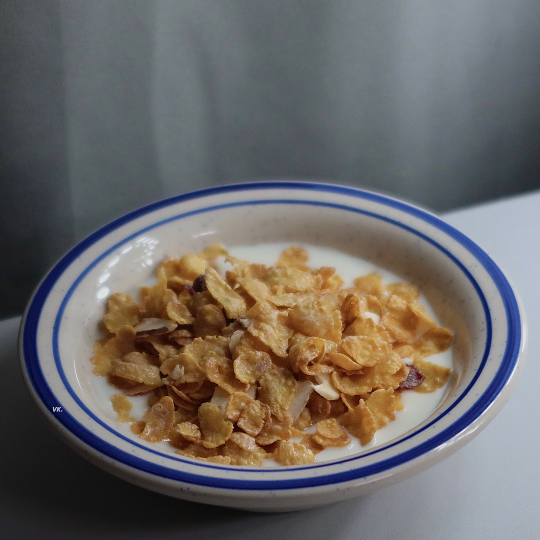超简单的营养早餐--酸奶麦片