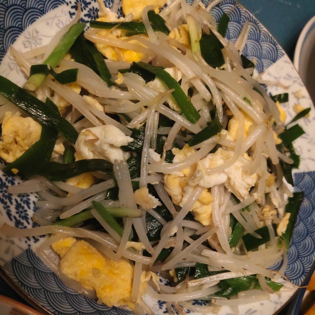 减脂餐—鸡蛋豆芽炒韭菜157卡