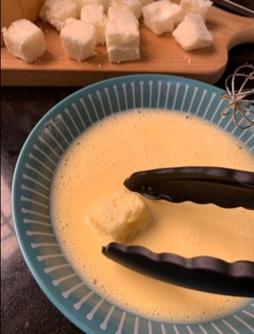 超简单❗️外脆里嫩❗️爆盒香蕉蛋奶土司粒的做法 步骤7