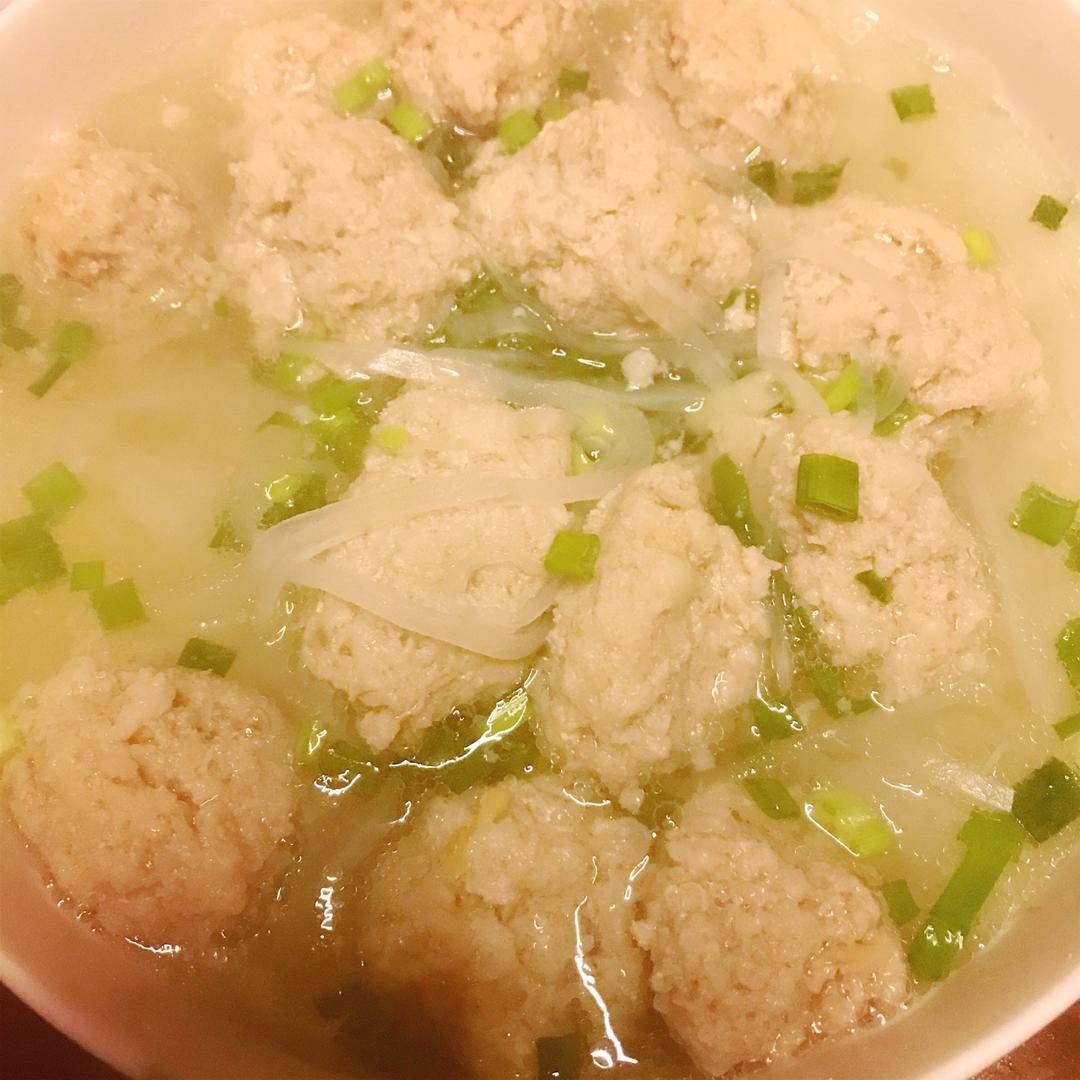 【10分钟系列】白萝卜豆腐圆子汤