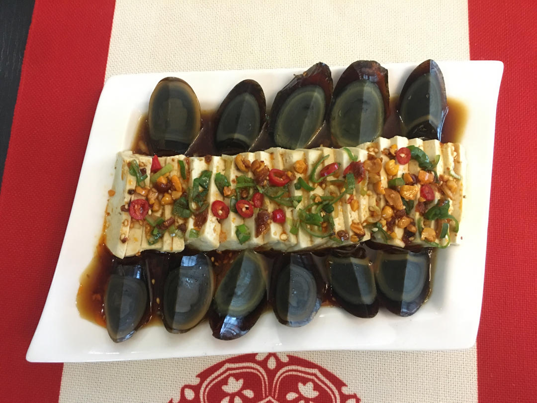 皮蛋拌豆腐-春节爽口小菜