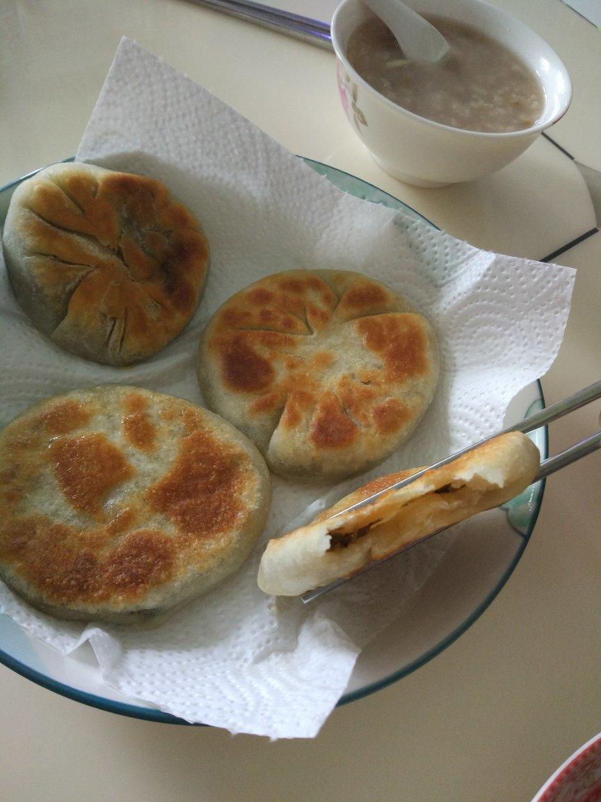 茄子尖椒素馅饼——咬一口能出汤汁儿