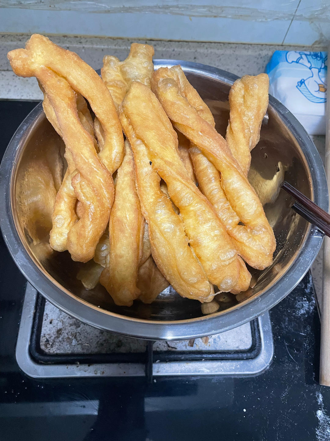 家庭版炸油条 酥香可口 附细节视频详解