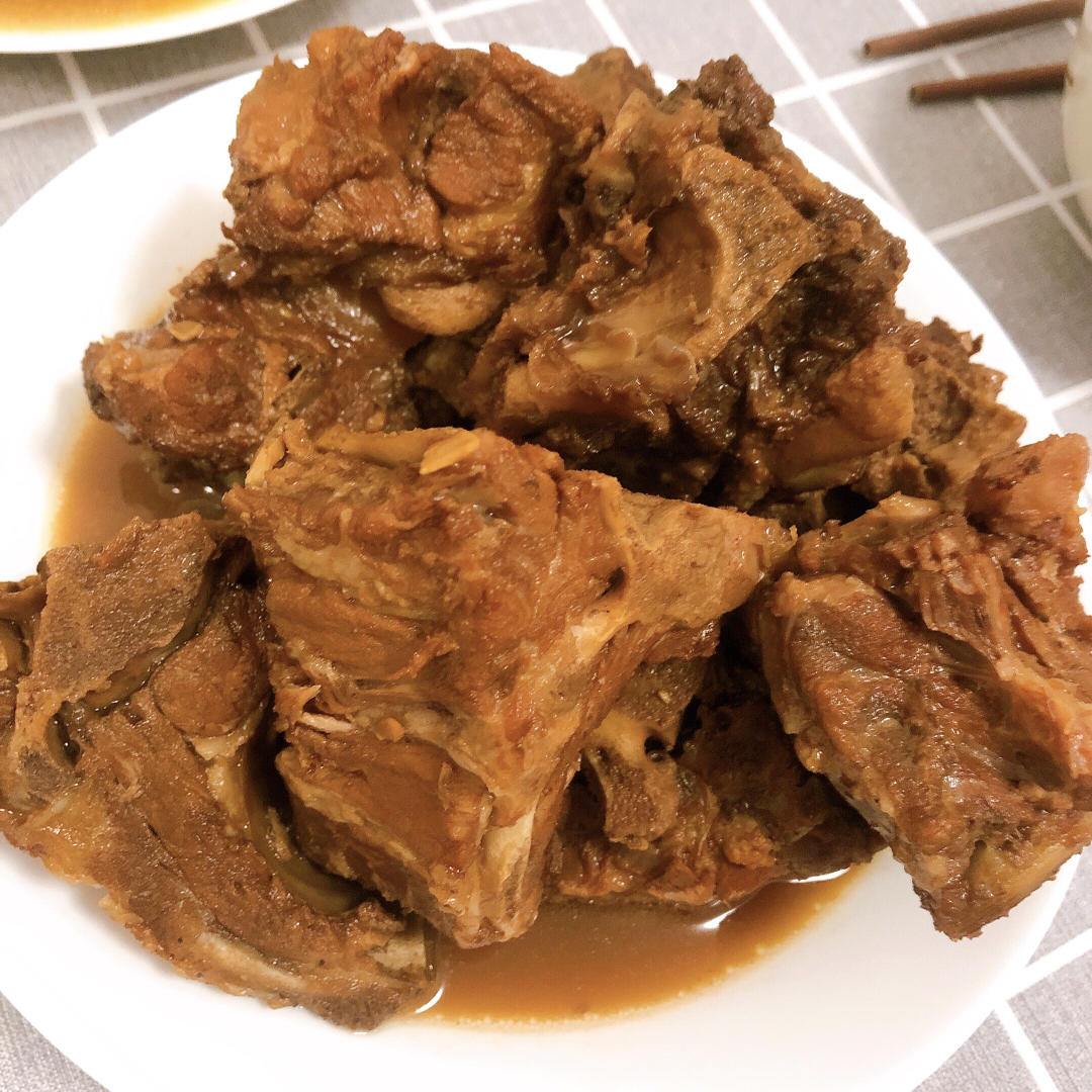 番茄炒西红柿哇做的满屋飘香的酱脊骨