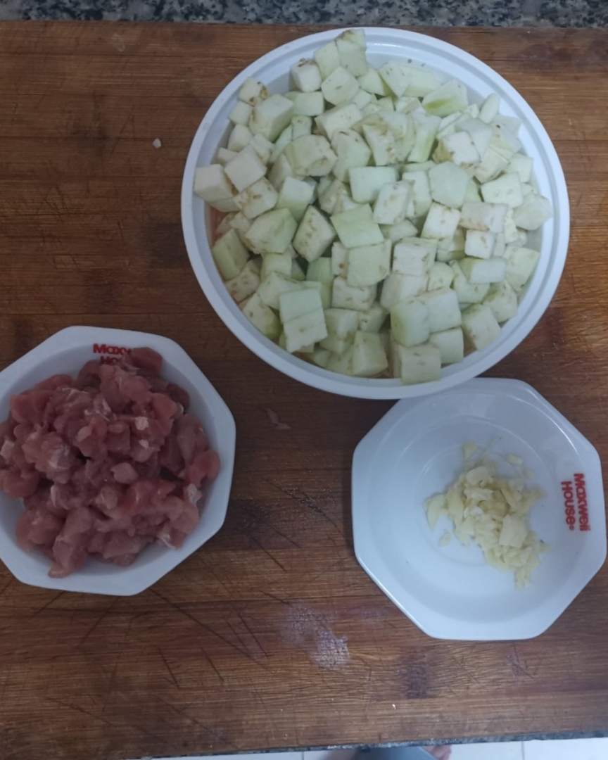 茄子肉末酱的做法 步骤1