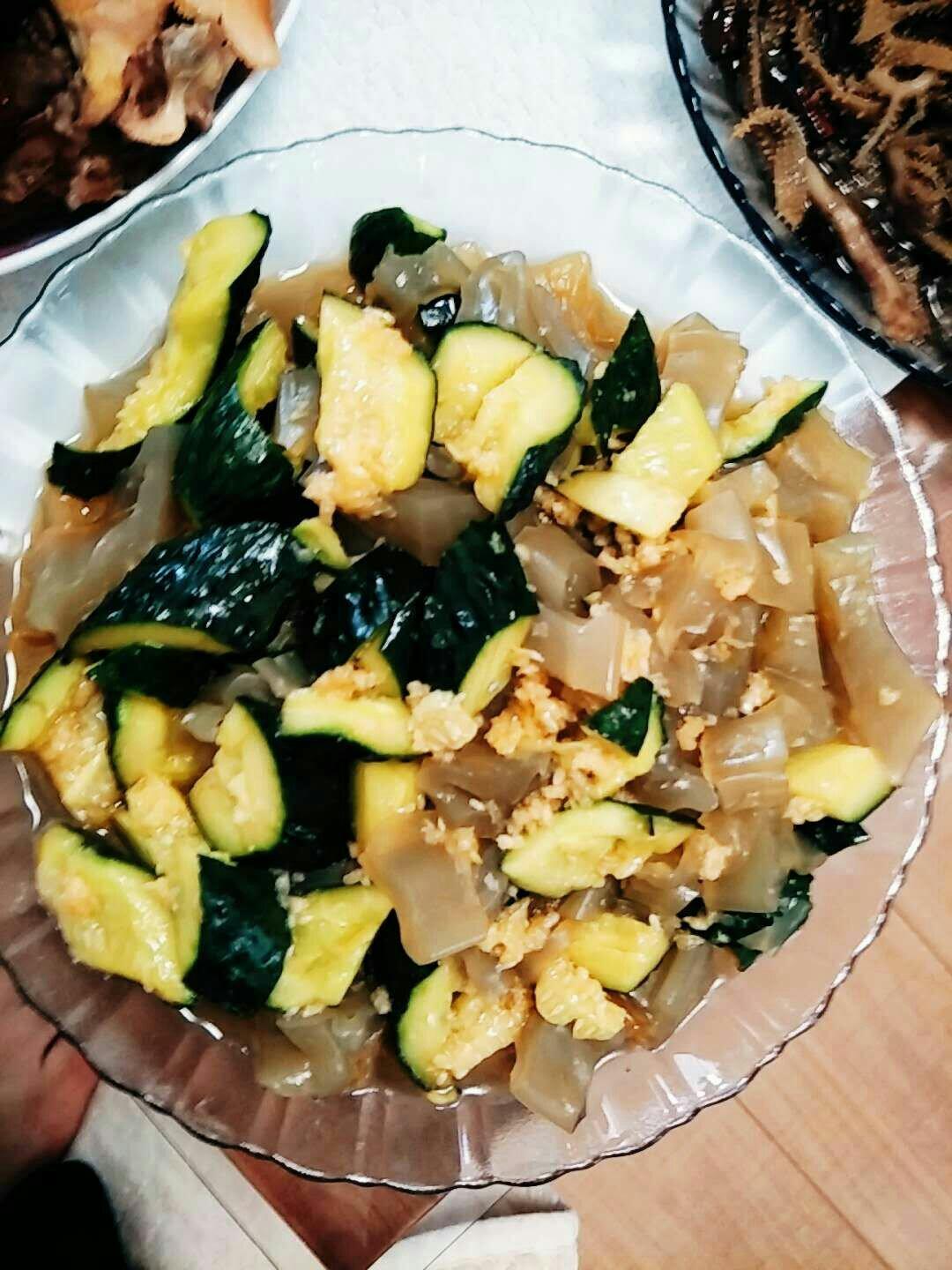 黄瓜拌拉皮