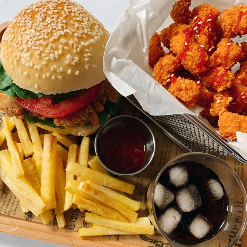 汉堡胚,汉堡饼,薯条,鸡米花,的做法