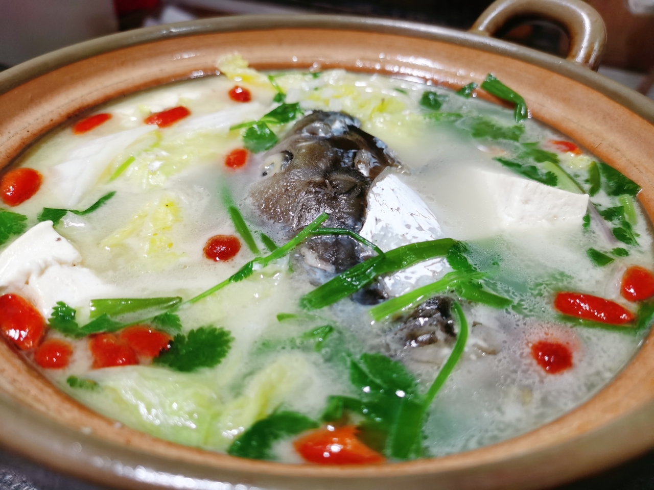 每日一道家常菜-砂锅鱼头豆腐汤