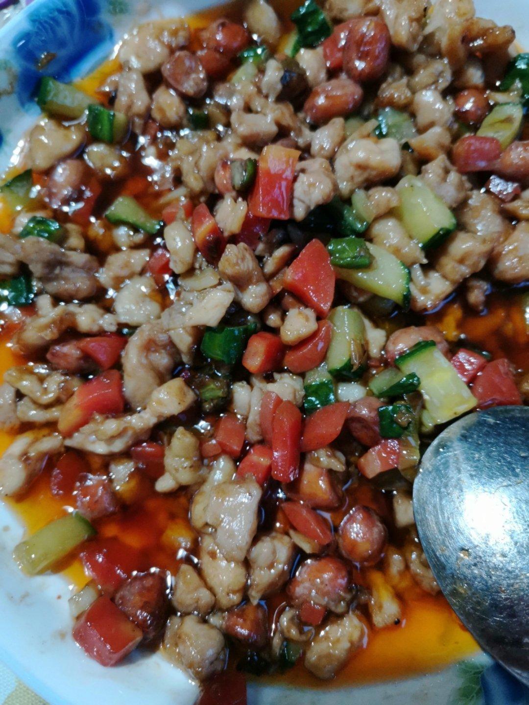 宫爆鸡丁~~米饭好伴侣，甜香鲜，家有孩子的一定要这样做，营养美味好吸收