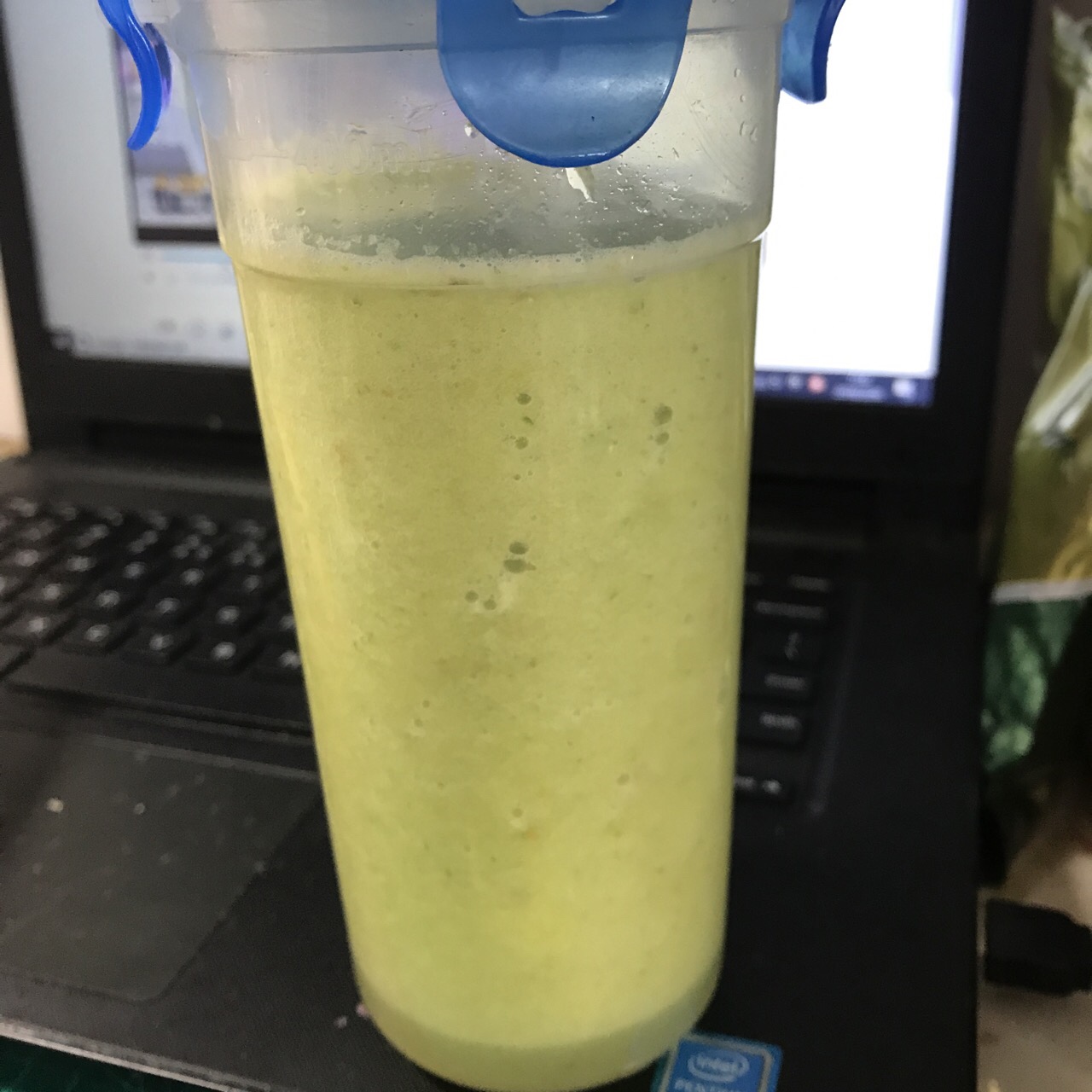 自制hey juice排毒果蔬汁。