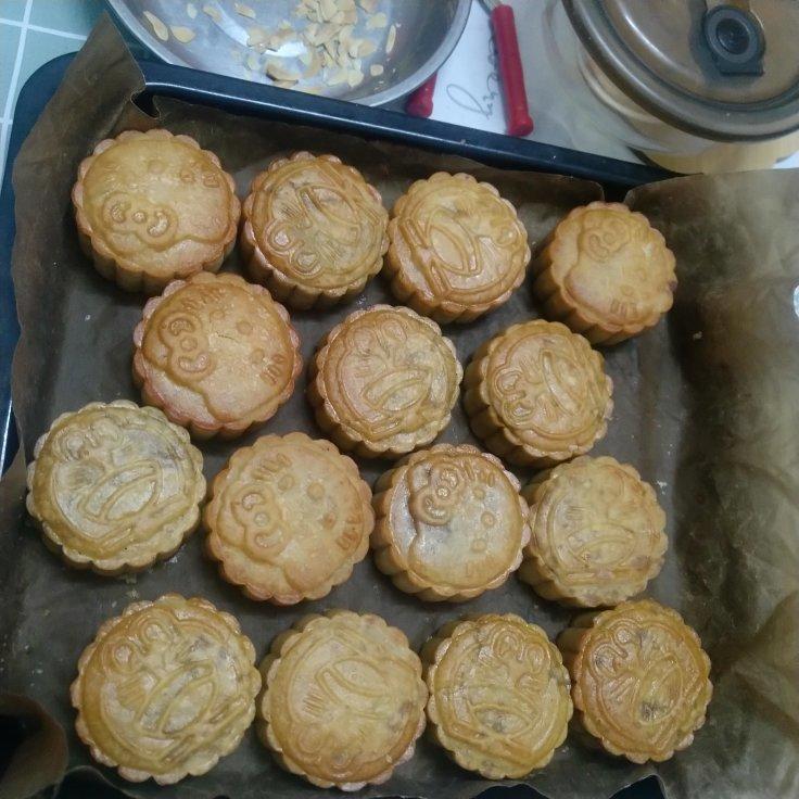 广式月饼－－蛋黄豆沙月饼