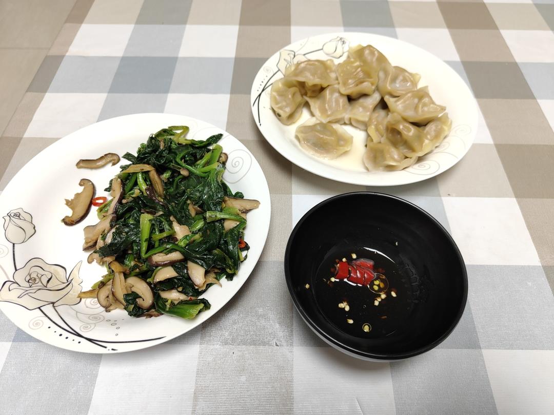 菠菜炒香菇
