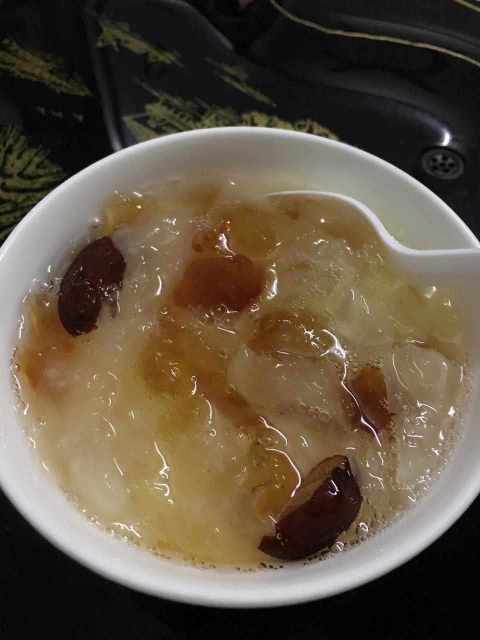 桃胶银耳红枣羹