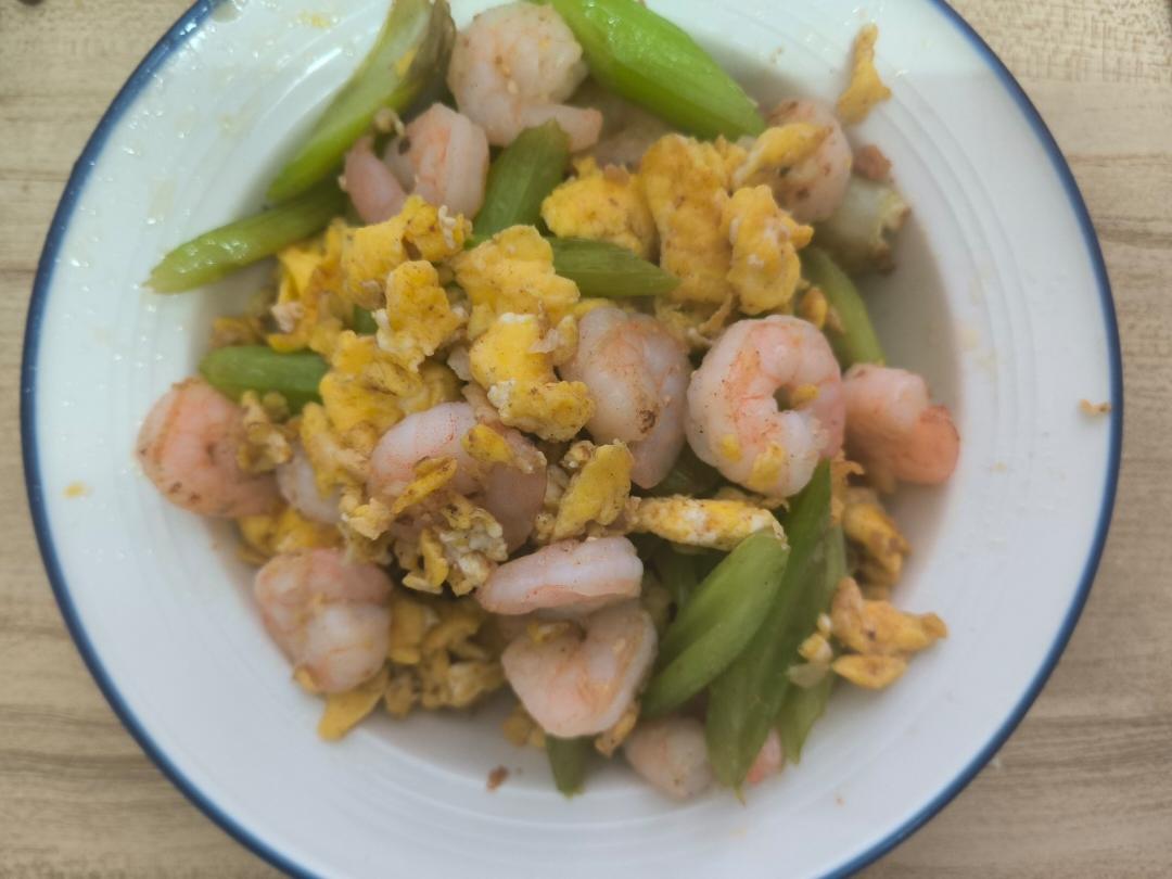 芹菜虾仁炒蛋