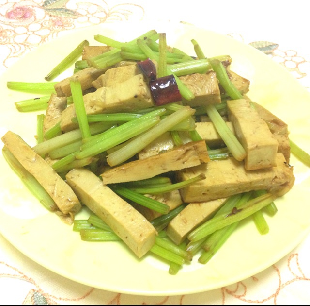 芹菜炒香干