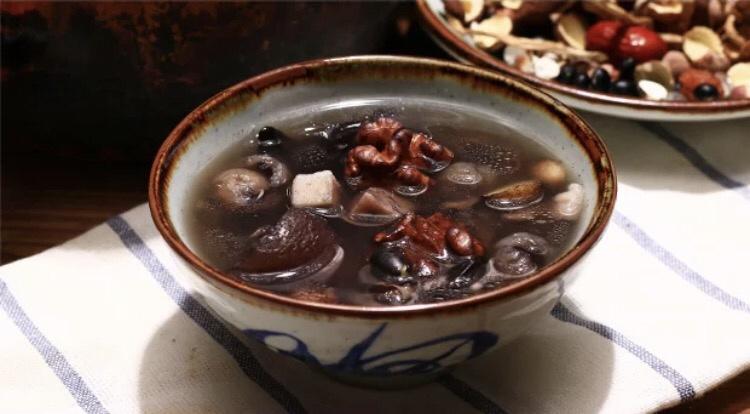 核桃芡实黑豆汤
