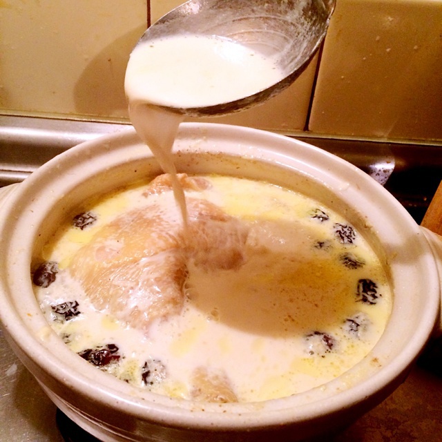 鸢尾紫阳花做的牛奶炖鸡汤无水无油满满骨胶原