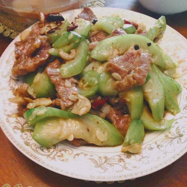 丝瓜炒肉片